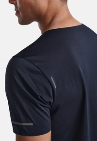 2XU LIGHT SPEED - Spordi T-särk - black black reflective