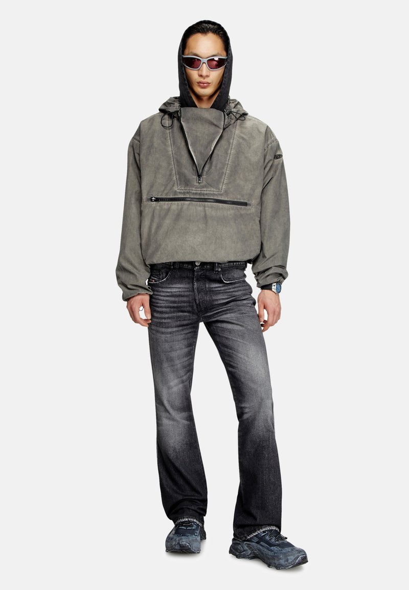 Jean Diesel Buster Homme Taille 38 - Coupe Droite Gris 98% Coton 2% élasthanne