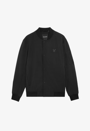 Svart bomberjacka med slät tyg, ribbad krage och muddar, tryckknappsstängning och en diskret logotyp på bröstet.