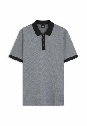 Polo gris à manches courtes avec col noir, patte de boutonnage noire avec trois boutons et poignets noirs.