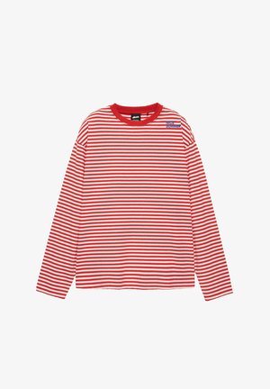 Langarmig rood-wit gestreept shirt met ronde hals en kleine blauwe tekst "Nice Summer" nabij de linkerschouder.