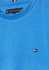 Tommy Hilfiger ESSENTIAL TEE - T-shirt básica - mesmerizing blue