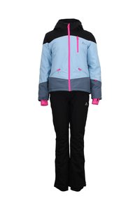 Veste isolée bleu et noir avec des accents roses et des détails sur la fermeture éclair, associée à un pantalon noir. Dispose d'une capuche et de poignets ajustables.