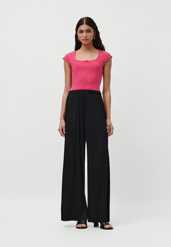 ASYA - Basic T-shirt3