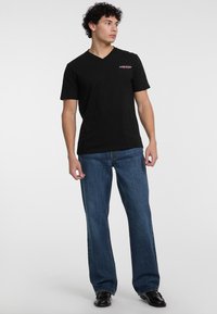 Guess Jeans COL V AMERICAN TRADITION - Apdrukāts T-krekls - nero
