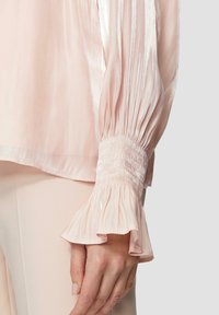 s.Oliver BLACK LABEL MIT VOLANTÄRMEL - Blouse - perlmuttrosa