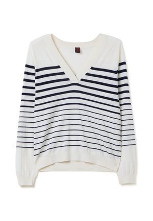 Witte V-hals trui met lange mouwen, voorzien van horizontale marineblauwe strepen die geleidelijk dunner worden van de borst tot de zoom.