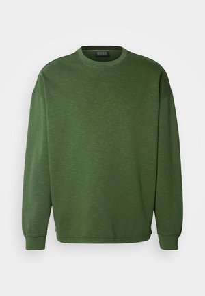 Hanorac verde cu guler rotund, croi lejer și mâneci lungi. Este fabricat dintr-un material texturat, cu manșete și tiv cu dungi.