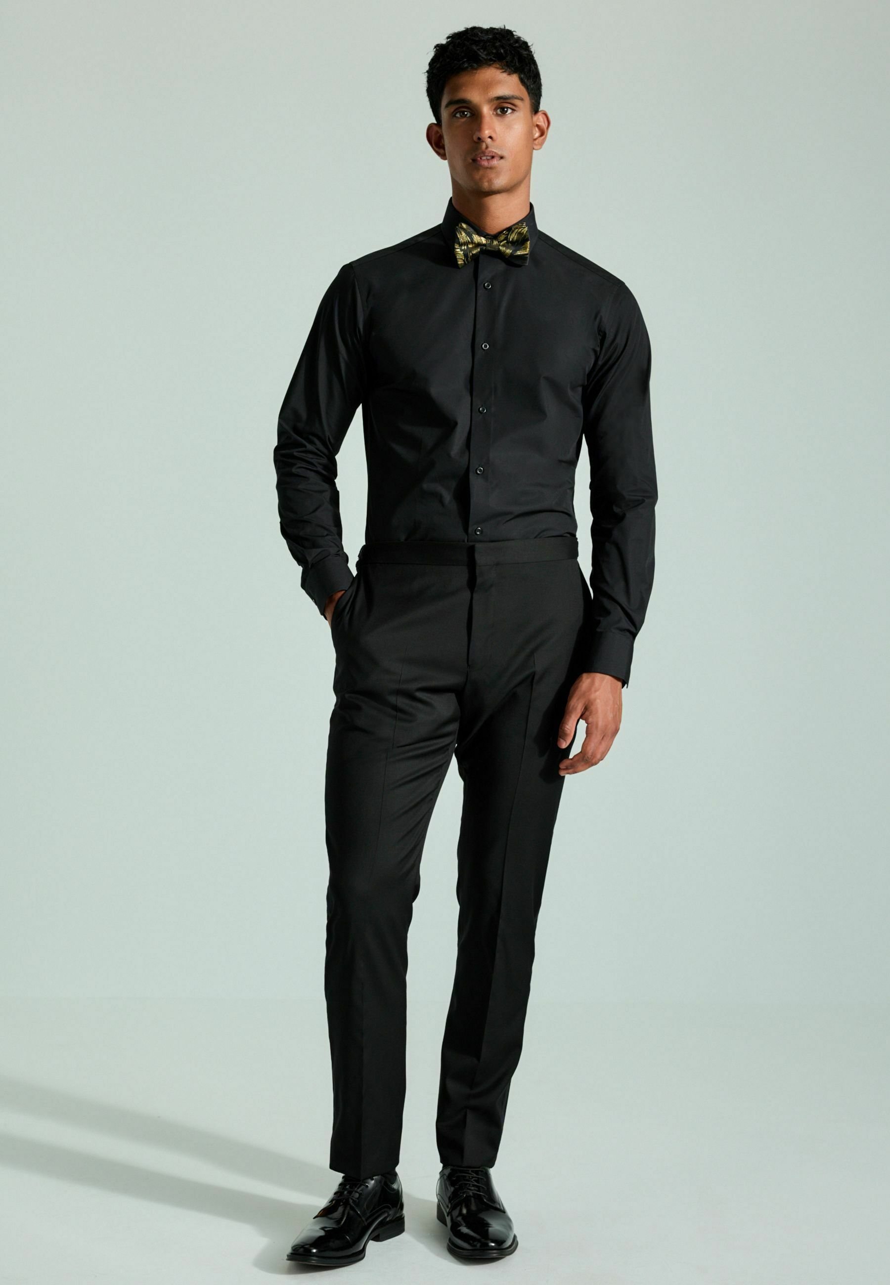 black and gold halter neck dress Ariat Men's Team Logo Twill Black Gold Shirt main image 0