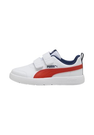Baskets blanches avec accents rouges et doublure bleu marine, dotées d'un dessus en synthétique lisse, de deux bandes auto-agrippantes et d'une semelle texturée.