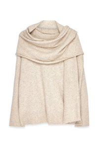 Beige, gebreide sjaal met een gedrapeerde kraag. Zachte textuur, geribbelde zoom en een losse pasvorm. Geen patronen of hardware aanwezig.