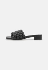Monki Mulas - black dark