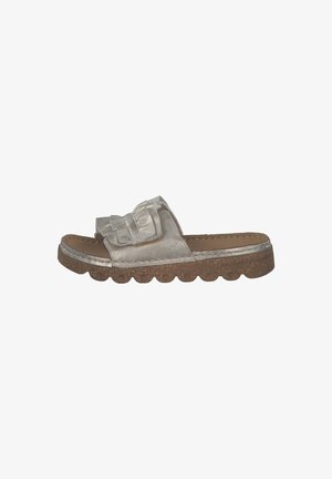 Silberne Rutschschuhe mit einem rüschierten Riemen, strukturierter Korksohle und gewelltem Rand. Verfügt über ein glattes Obermaterial und eine gepolsterte Innensohle.