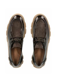 Černé lakované kožené boty s texturovaným šedým svrškem, kulatou špičkou a kontrastní tan gumovou podrážkou. Obsahují šněrovací design a polstrovaný interiér.