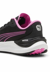 Puma ELECTRIFY NITRO  - Chaussures de running sur route - black-poison pink