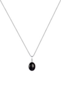 Sølv kædedykkert med en oval sort ædelsten anhæng, der er sat i en simpel bezel, med en glat, poleret overflade og slank design.
