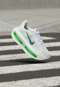 Δεν επιλέχθηκε, white/midnight navy/green spark/summit white/off white