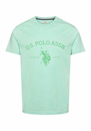 Jasno miętowa bawełniana koszulka z krótkim rękawem, okrągłym dekoltem i nadrukiem z przodu przedstawiającym „U.S. Polo Assn.” oraz wzór meczu polo.