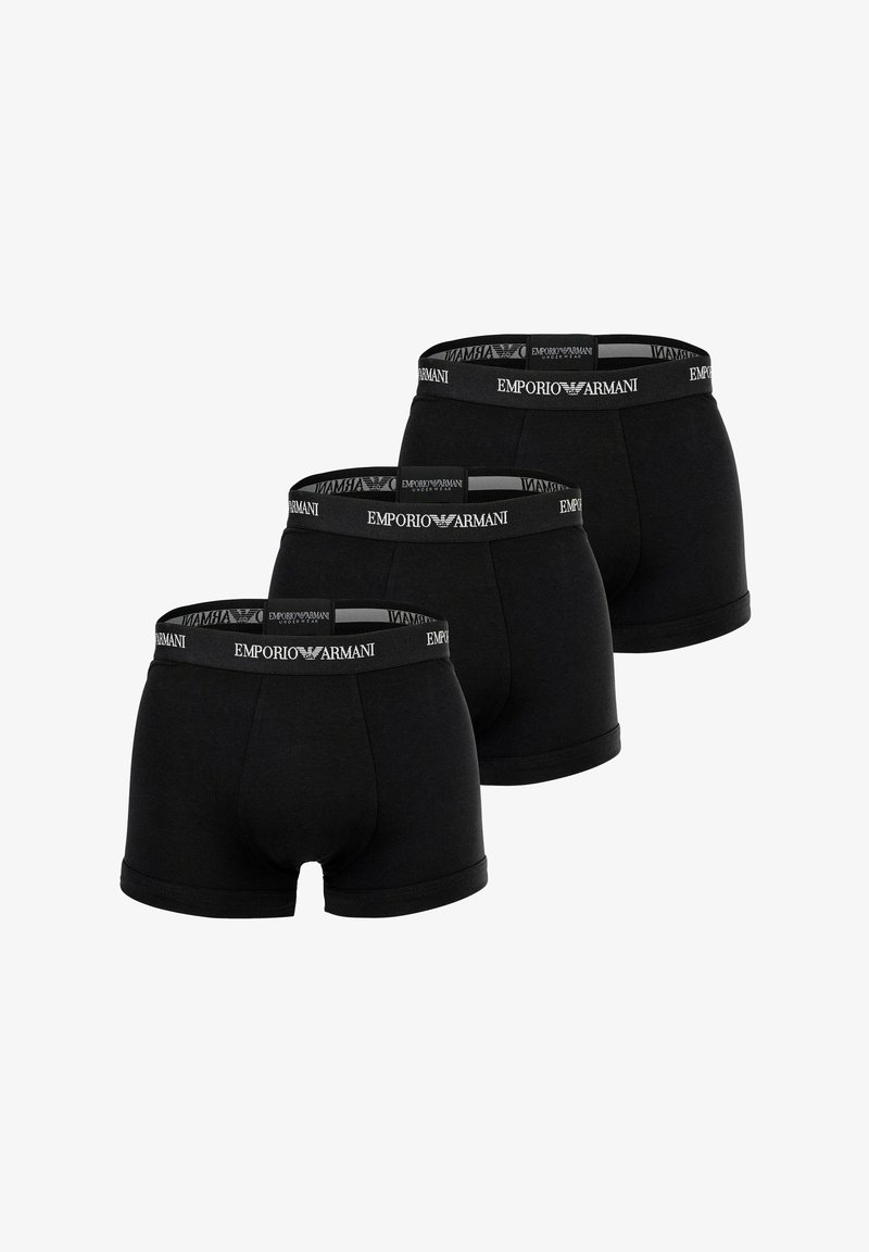 Tri para črnih boksarskih spodnjic s mehko elastično elastiko s logotipom "EMPORIO ARMANI", izdelanih iz gladkega, raztegljivega materiala.