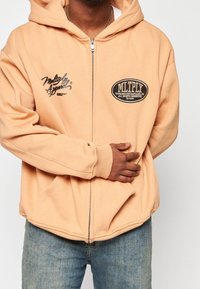 Multiply Apparel Felpa con zip - cognac
