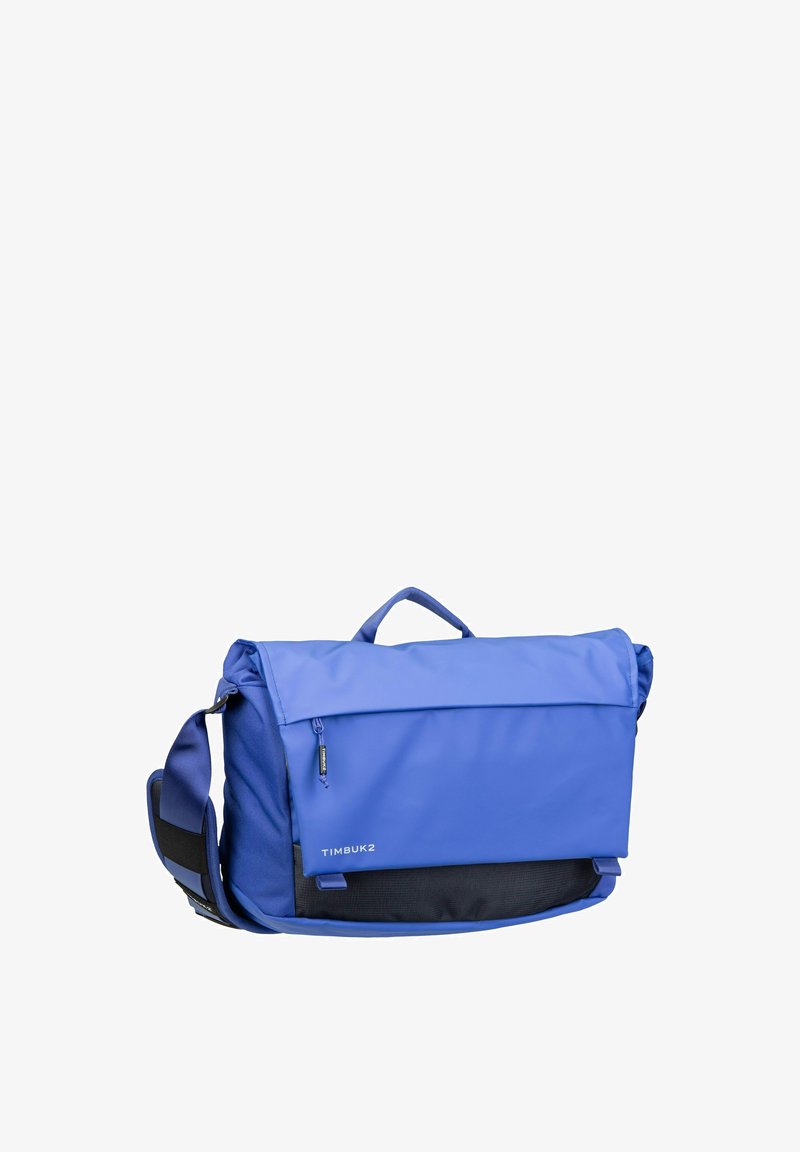 Blaue Timbuk2 Messenger-Tasche mit verstellbarem Schultergurt, vorderer Reißverschlusstasche und gepolsterter Klappenverschluss.