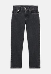 Jeans de ganga pretos com um design clássico de perna reta, estilo de cinco bolsos e desbotamento subtil. Detalhes de metal na cintura.