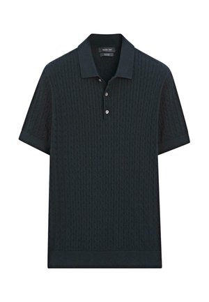 Polo scuro a maglia con maniche corte, caratterizzato da un pattern strutturato, patta con tre bottoni e colletto piatto.