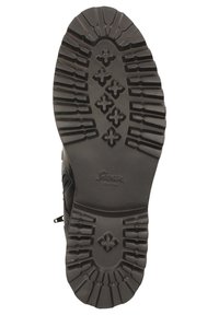 Schwarze Gummistiefelsohle mit tiefem, aggressivem Profil, das Kreuz- und Diamantformen für besseren Halt aufweist; inklusive Markenlogo.