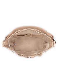 Beige színű kézitáska sima, texturált belső résszel, amely cipzáras zsebbel és több rekesszel rendelkezik. Nyitott tetejű, puha, fodros szélekkel.