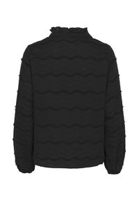 Blusa nera con texture ondulata, colletto arricciato e maniche a sbuffo. Presenta dettagli decorativi lungo le cuciture. Tessuto morbido.