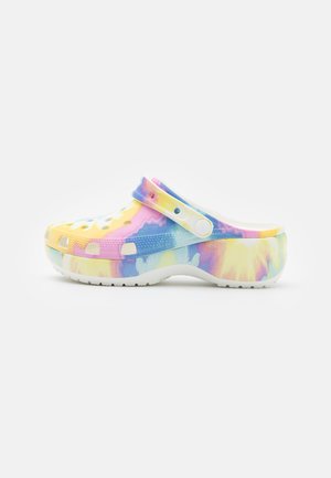 Crocs CLASSIC PLATFORM TIE DYE  - Zoccoli - white/multicolor