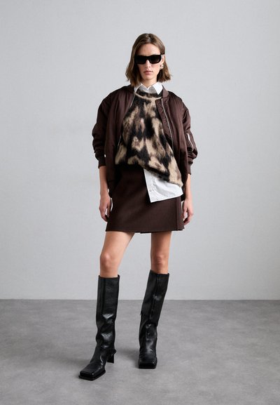 MUNTHE TOLLA - Trui - brown