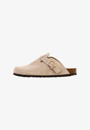 Zueco beige de ante con cierre deslizante, correa ajustable con hebilla dorada y plantilla de corcho contorneada, con suela negra texturizada.