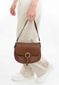 Tamaris CARO - Handtasche - cognac