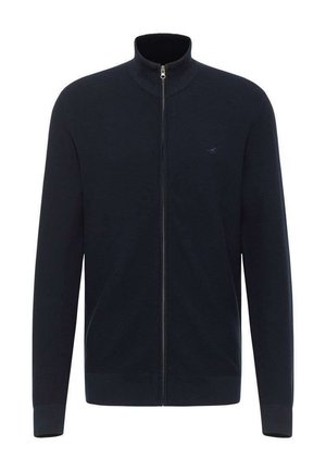 Cardigan bleumarin cu fermoar, realizat dintr-un material texturat. Are un gât înalt, manșoni lungi și un mic logo pe pieptul stâng. Detaliu cu fermoar argintiu.