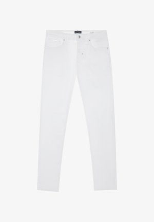 Jeans in denim bianco con vestibilità slim, dotati di chiusura con bottone, design a cinque tasche e dettagli di cucitura discreti sulle tasche.