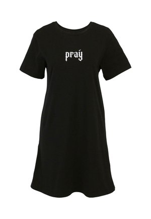 Vestido de cotton corto negro con mangas cortas que presenta un texto gráfico en blanco que dice "pray" en el pecho. Diseño sencillo con una forma ligeramente acampanada en el dobladillo.
