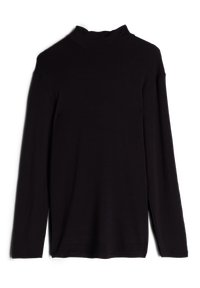 Czarny top z długim rękawem i wysokim kołnierzem, wykonany z lekkiego materiału, charakteryzujący się luźnym krojem i bocznymi rozcięciami u dołu.