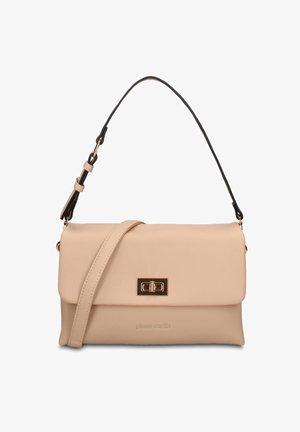 Beige leren schoudertas met klep, goudkleurige draaisluiting, verstelbare zwarte band en geperst "pierre cardin" logo.