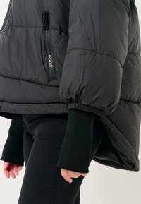 Jimmy Key LONG SLEEVED PUFFER WITH POCKETS - Cappotto invernale - black