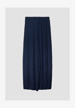 Granatowa plisowana spódnica midi z elastycznym pasem, materiał ma pionowe linie i gładką teksturę, odpowiednia na co dzień i na formalne okazje.