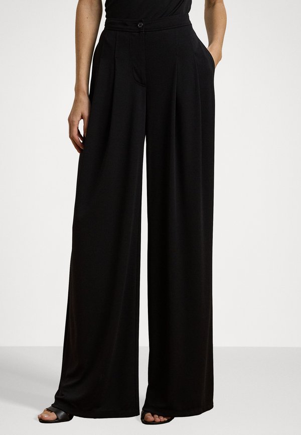 STRAIGHT MATTE JERSEY FULL PLEATED - Trousers