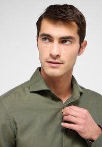 Eterna LINEN SHIRT - SLIM FIT - Camicia elegante - khaki