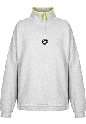 Sivý flísový pulóver s polovičným zipsom a golierom, s čiernym kruhovým logom a jasne žltým lemovaním okolo krku a zipsu.