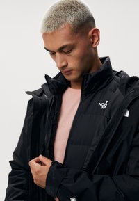 The North Face MOUNTAIN LIGHT TRICLIMATE THREE IN ONE GORE-TEX JACKET - Ūdensnecaurlaidīga jaka - black