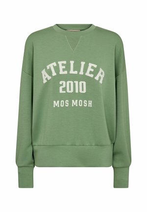 Sweat-shirt vert à manches longues avec col et poignets côtelés, présentant le texte blanc "ATELIER 2010 MOS MOSH" sur le devant.