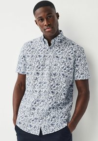 Next OXFORD FIT SHORT SLEEVE REGULAR FIT - Pluus - white blue floral