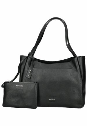 Sac fourre-tout en cuir noir avec texture lisse, deux poignées et détail du logo. Inclut une petite pochette zippée assortie.