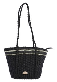 Bolso tote negro tejido con asas trenzadas, presenta acentos metálicos y un borde superior en forma de ondas. Diseño duradero y ligero.