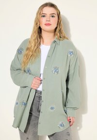 Studio Untold EYE EMBROIDERY BUTTON FRONT  - Blusa - green thistle